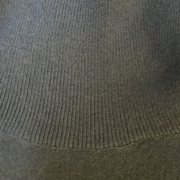 Olive Green Turtleneck Crop Rayon Nylon Small - Picture 2 of 3